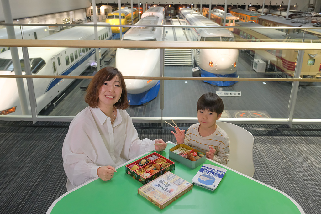 2階センターデッキのテーブル席/リニア・鉄道館（愛知県/名古屋市）