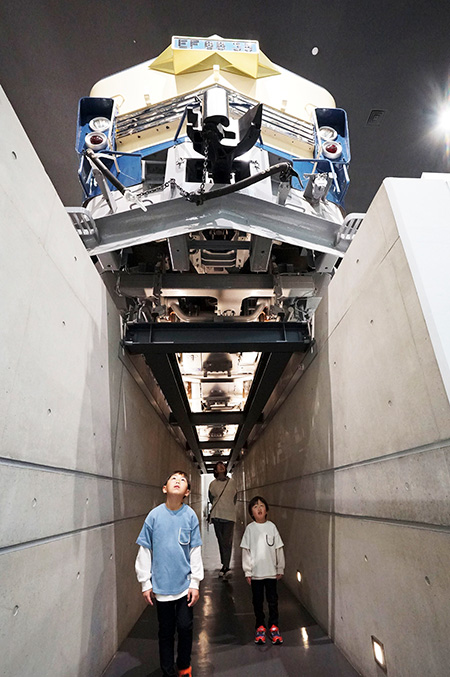 「車両のかさ上げ展示」/京都鉄道博物館(京都府/京都市)