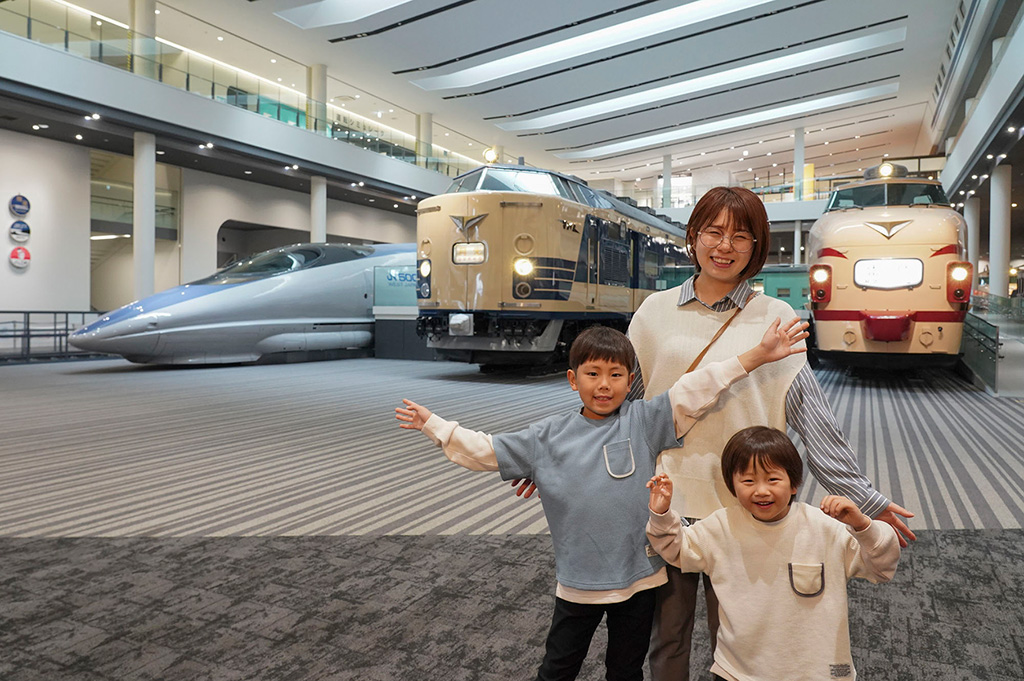 500系新幹線、581系寝台電車、485系特急車両が並ぶ「本館」1階/京都鉄道博物館(京都府/京都市)