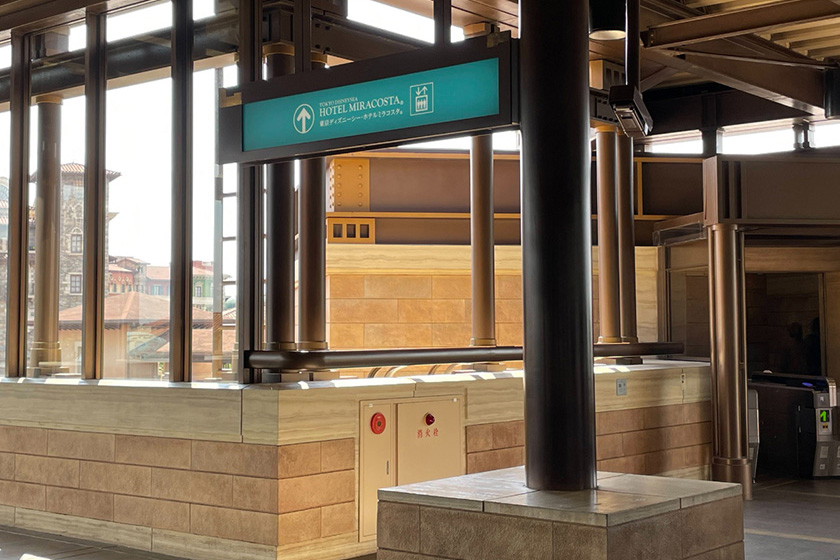 ディズニーリゾートラインの連絡通路/東京ディズニーシー・ホテルミラコスタ（千葉県/浦安市）