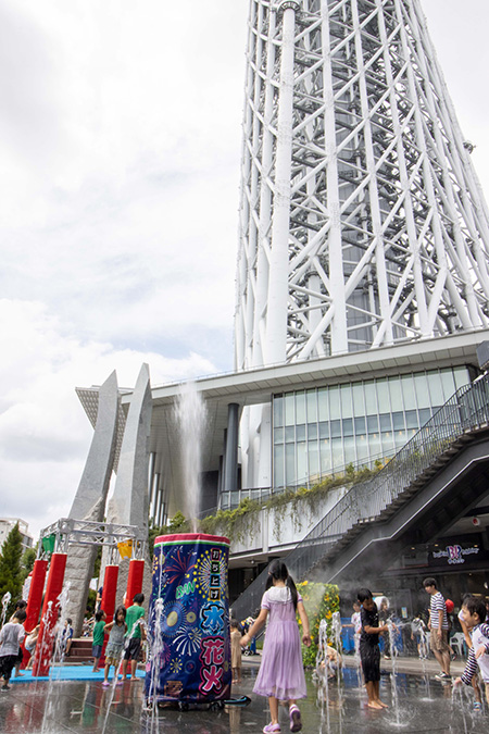 びっくりバケツに打上水花火を設置/