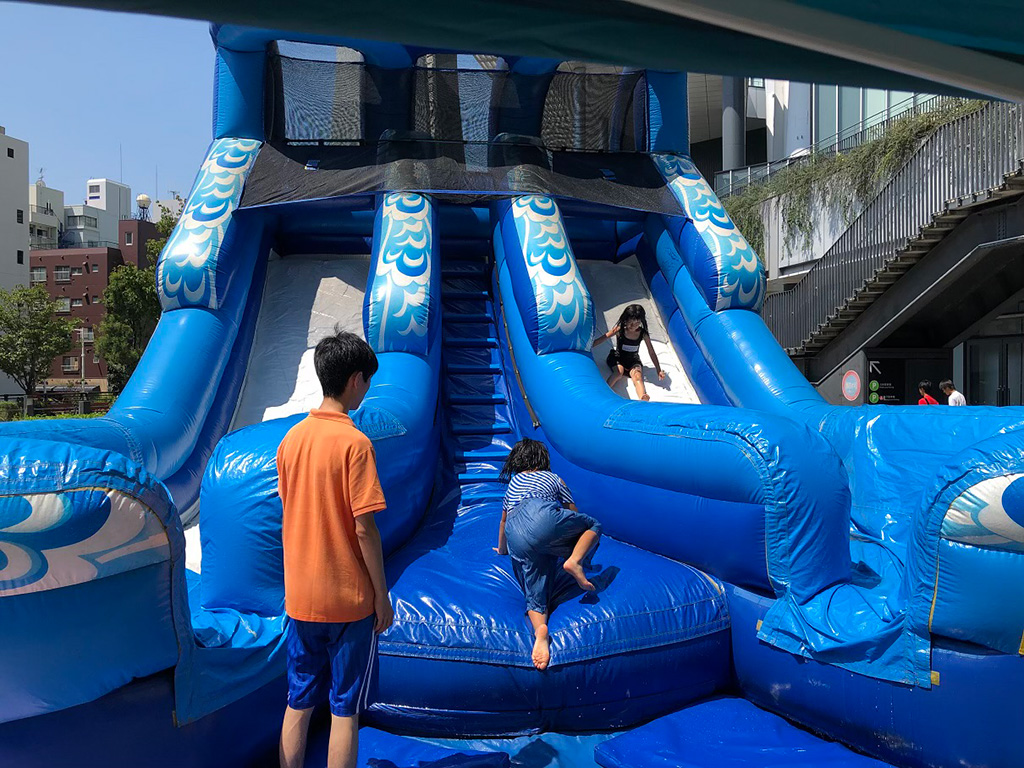 ウォータースプラッシュスライダー/東京スカイツリータウン 水遊び遊具設置(東京都/墨田区)