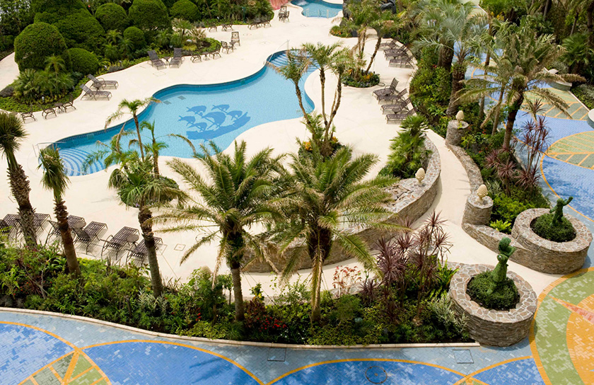 ミスティマウンテンズ・プール全景/東京ディズニーランドホテル（千葉県/浦安市）