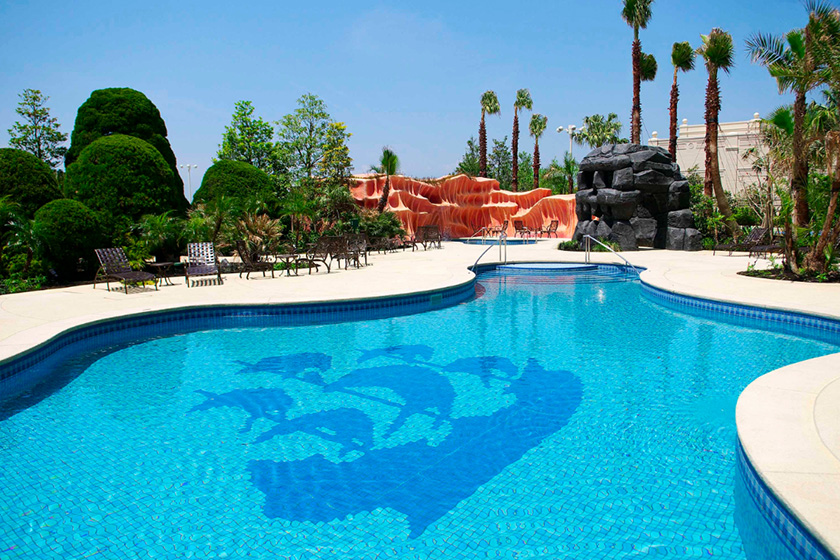 ドクロ岩の中はなんと通路に/東京ディズニーランドホテル（千葉県/浦安市）