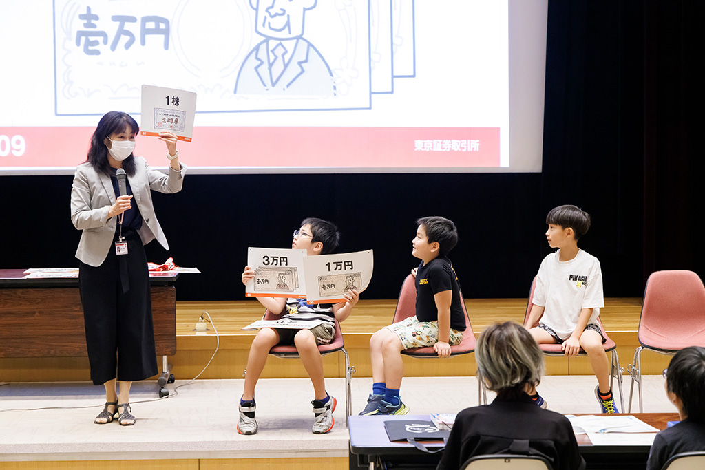 親子経済教室の様子/東京証券取引所(東京都/中央区)