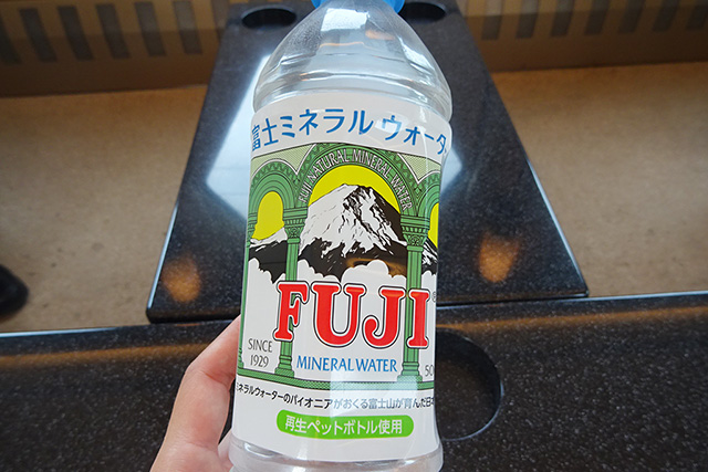 自由に飲めるミネラルウォーター│スペーシアX「コックピットスイート」体験/東武鉄道(東京都)