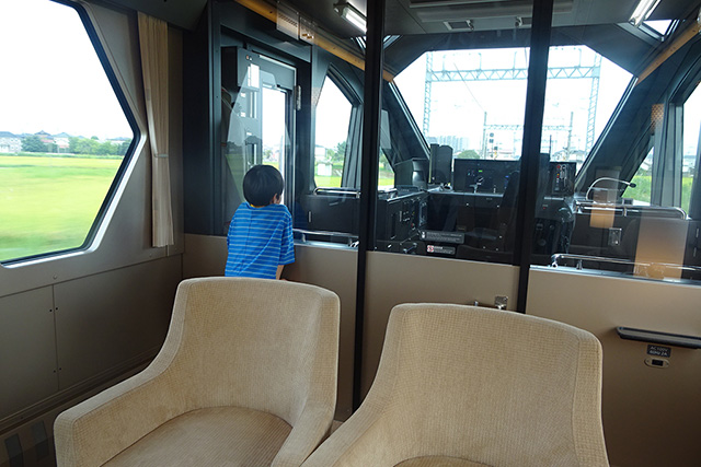 一面ガラス張りの車掌室│スペーシアX「コックピットスイート」体験/東武鉄道(東京都)