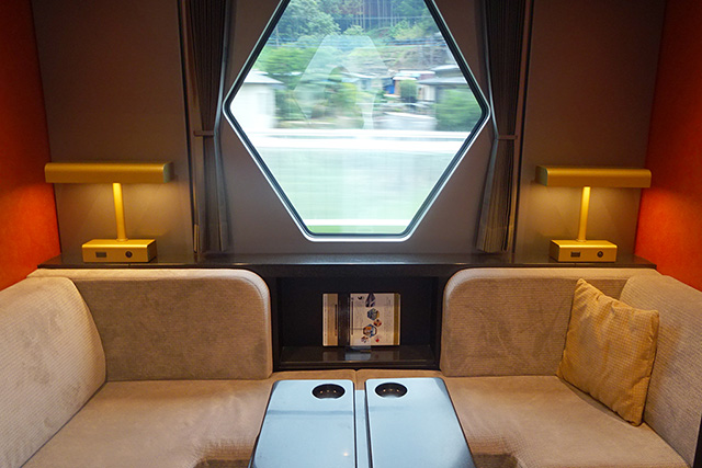 スペーシアX6号車にある個室「コンパートメント」/東武鉄道(東京都)