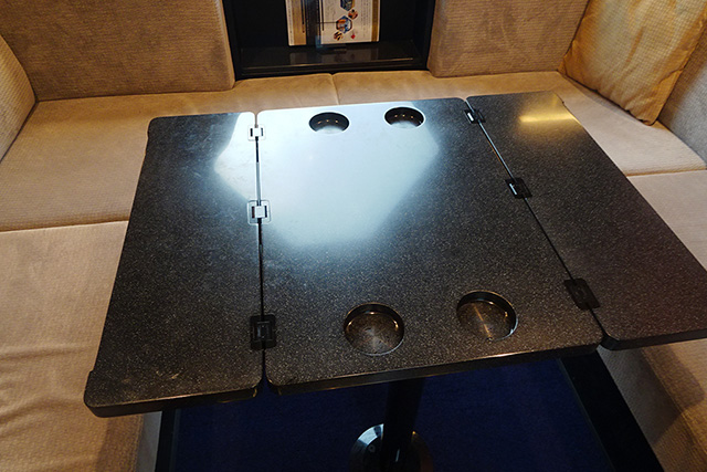 スペーシアX6号車にある個室「コンパートメント」/東武鉄道(東京都)