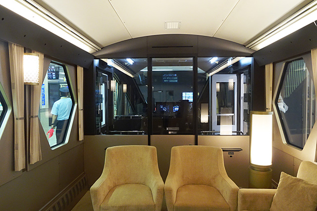 スペーシアX「コックピットスイート」室内/東武鉄道(東京都)