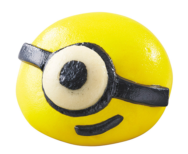 ミニオンの顔をモチーフにした人気のミニオンまん。カレー味/ユニバーサル・スタジオ・ジャパン(大阪市)