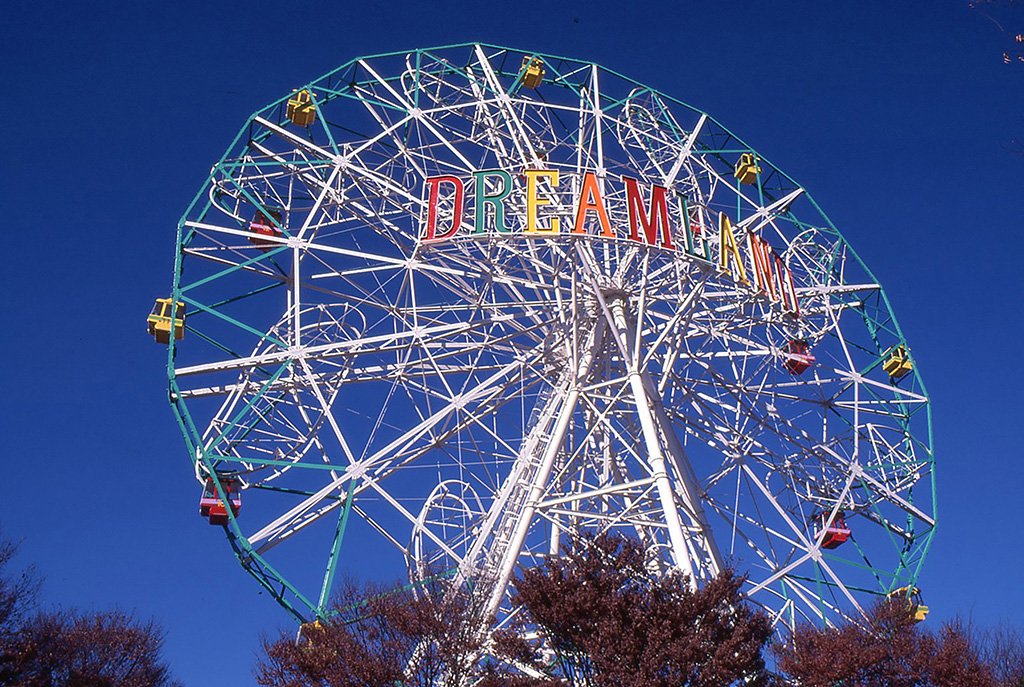 横浜ドリームランドの“揺れる観覧車”「ワンダーホイール」