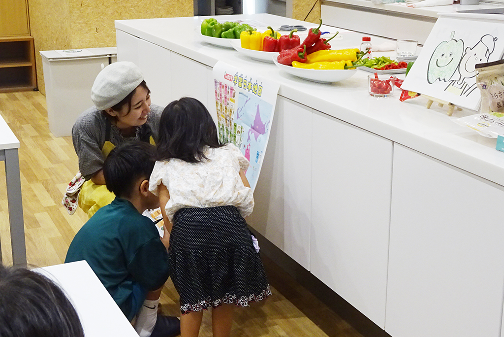 ピーマンの産地を確認する様子/るるぶKids ピーマンの料理体験イベント