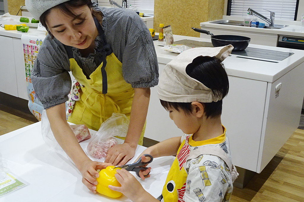 ドキドキの調理タイム/るるぶKids ピーマンの料理体験イベント