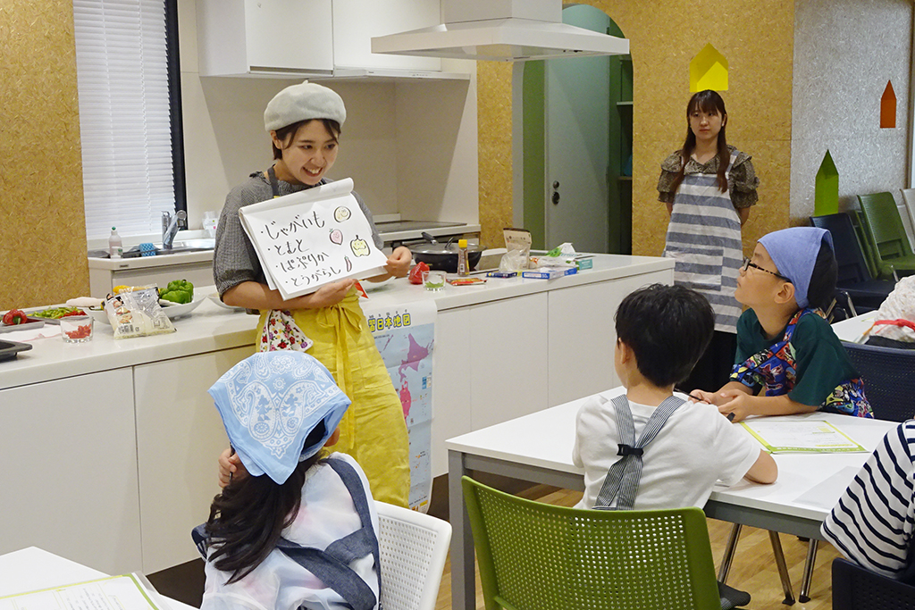 ピーマンについてのキホン&クイズタイムの様子/るるぶKids ピーマンの料理体験イベント