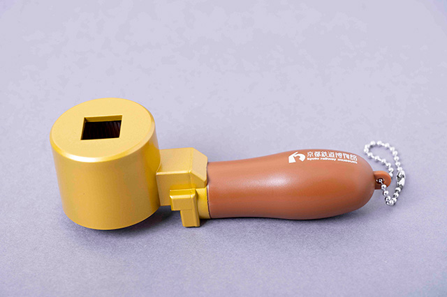 ブレーキハンドル型ボトルキャップオープナー1100円/京都鉄道博物館（京都府/京都市）