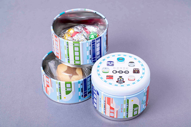 ラムネ、クッキー、チョコレート缶の「3段缶」1200円/鉄道博物館（埼玉県/さいたま市）