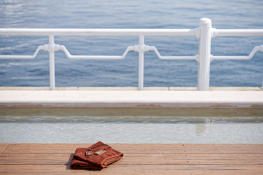 「足湯テラス」/THE WHARF HOUSE YAMASHITA KOEN（ザ・ワーフハウス山下公園）（神奈川県/横浜市）