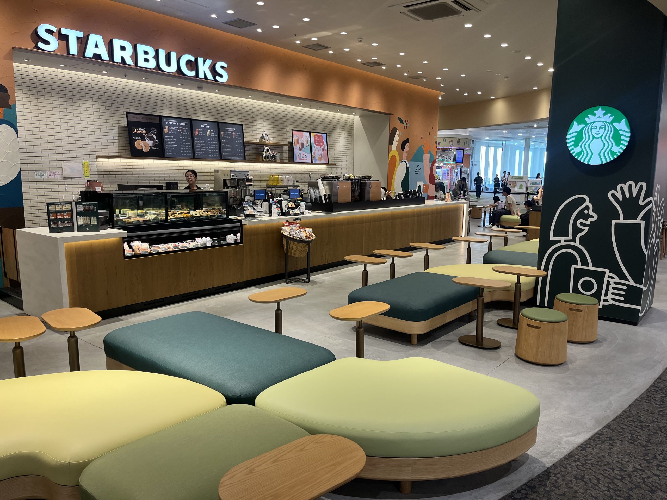 スターバックス越谷イオンレイクタウンmori3階店_内観