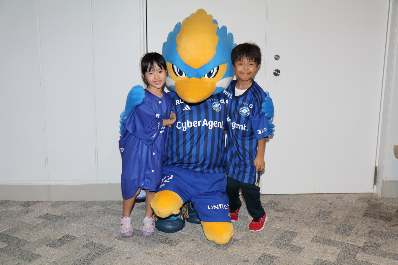ゼルビーくんと記念撮影/子どもと初めてのサッカー観戦【FC町田ゼルビアvs浦和レッズ】