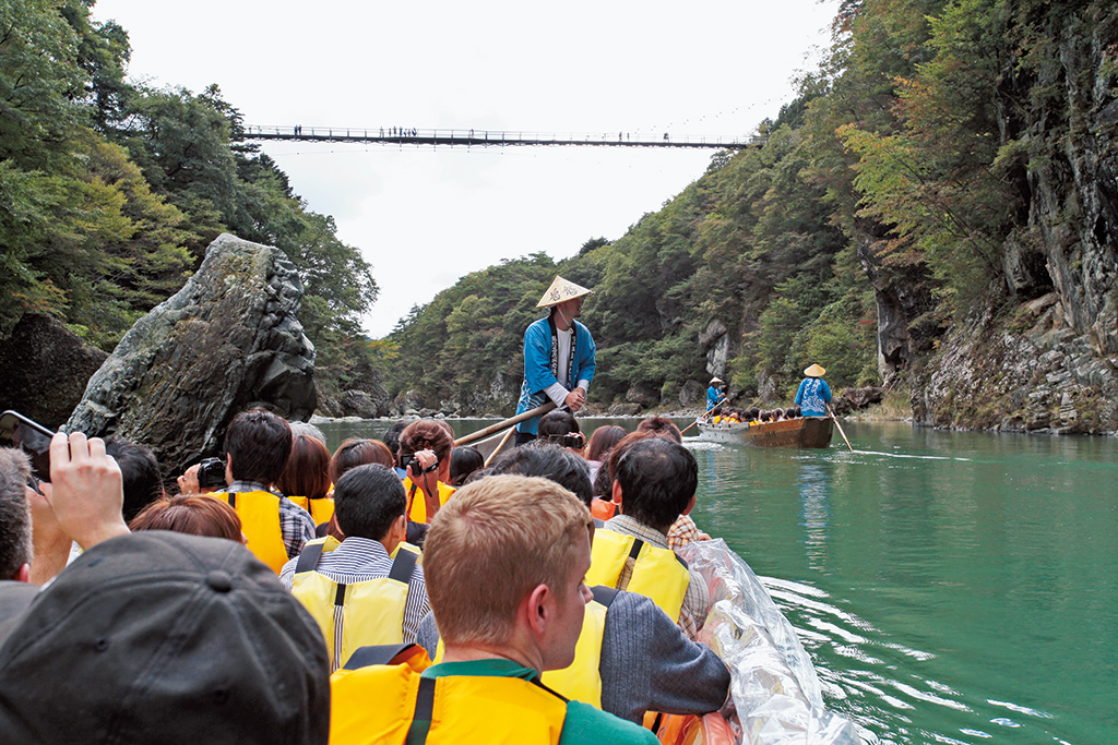 楯岩の近くにある鬼怒楯岩大吊橋の下へ/鬼怒川ライン下り(栃木県/日光市)