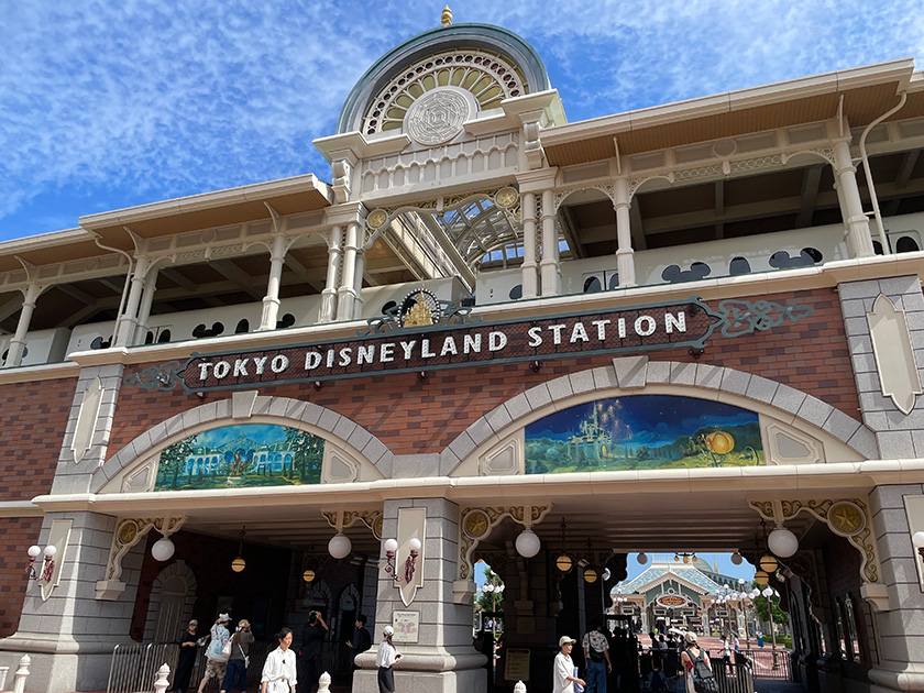 東京ディズニーランドのハッピーエントリーエントランス