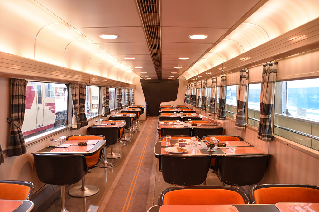 100系食堂車（リニア・鉄道館）