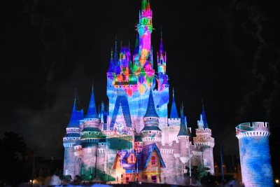 『カールじいさんの空飛ぶ家』のシーン│「Reach for the Stars」/東京ディズニーランド（千葉県/浦安市）