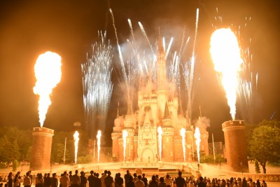 大迫力のクライマックスシーン│「Reach for the Stars」/東京ディズニーランド（千葉県/浦安市）