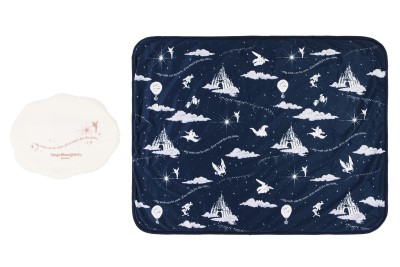 ショーに登場するキャラクターのシルエットがデザインされたブランケット/東京ディズニーランド（千葉県/浦安市）