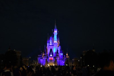 パレードルート内側の円形広場の「プラザ」/東京ディズニーランド（千葉県/浦安市）