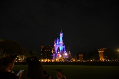 パレードルート内側の円形広場の「プラザ」/東京ディズニーランド（千葉県/浦安市）