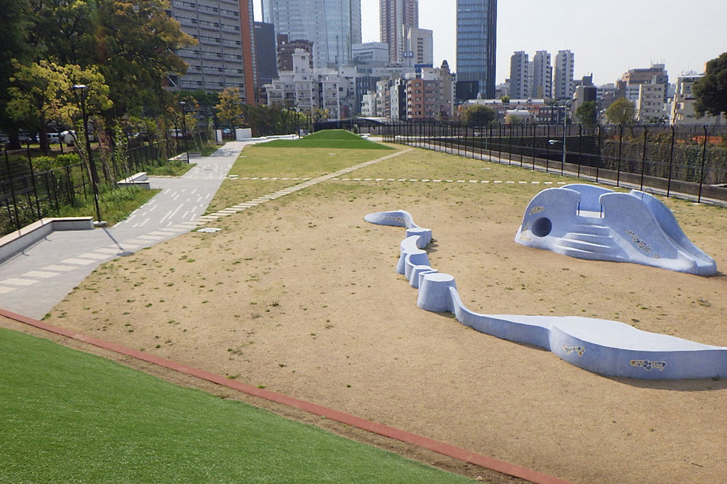 アート in 青山パーク　～空の下で傘にアートしよう～/ヨックモックミュージアム（東京都/港区）