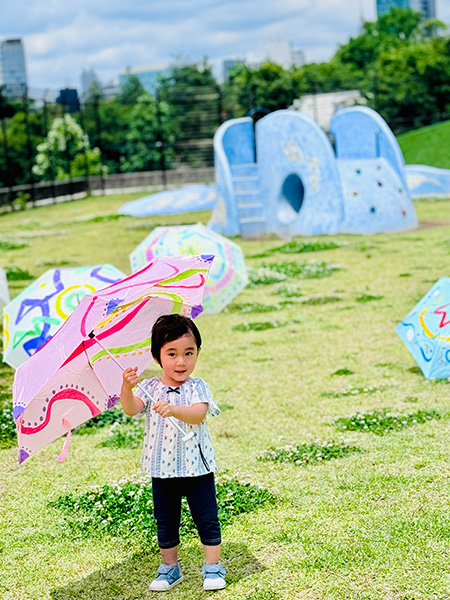 オリジナルの傘と記念撮影/アート in 青山パーク　～空の下で傘にアートしよう～（東京都/港区）