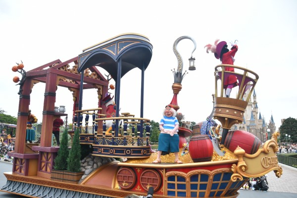 『ピーター・パン』のフック船長と手下のスミー│「ディズニー・ハロウィーン」/東京ディズニーランド（千葉県/浦安市）