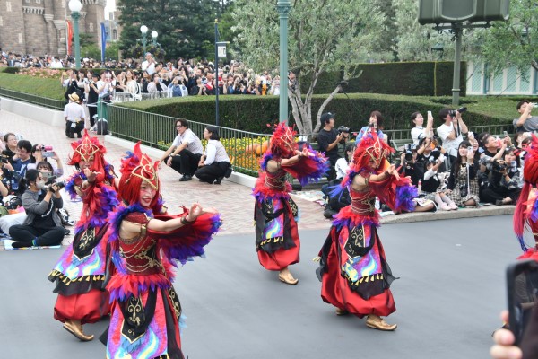 ヴィランズをイメージしたコスチュームのダンサー│「ディズニー・ハロウィーン」/東京ディズニーランド（千葉県/浦安市）