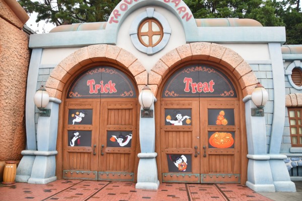 『トゥーンタウン』ジョリートロリーの車庫│「ディズニー・ハロウィーン」/東京ディズニーランド（千葉県/浦安市）