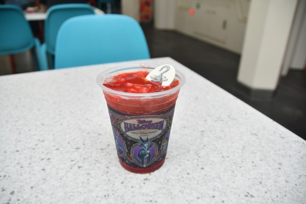 「キャプテンフックス・ギャレー」のスパークリングゼリードリンク│「ディズニー・ハロウィーン」/東京ディズニーランド（千葉県/浦安市）