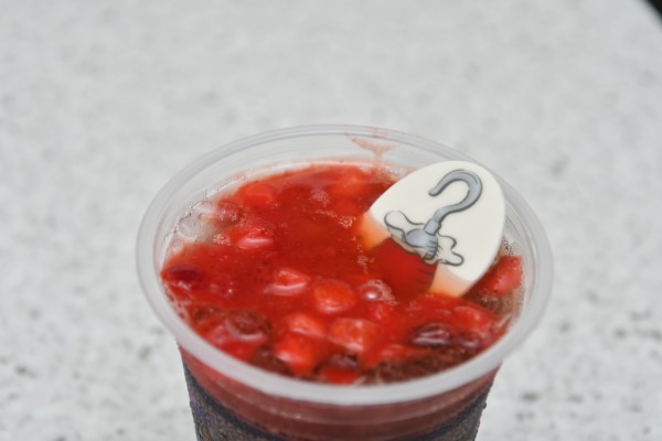 「キャプテンフックス・ギャレー」のスパークリングゼリードリンク│「ディズニー・ハロウィーン」/東京ディズニーランド（千葉県/浦安市）