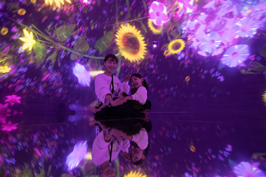 「Floating in the Falling Universe of Flowers」/チームラボプラネッツ TOKYO DMM.com（東京都/江東区）