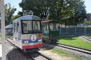 大阪・万博記念公園に「トライ・トレイン」オープン ミニ電車の運転体験にチャレンジ!秋のイベントも