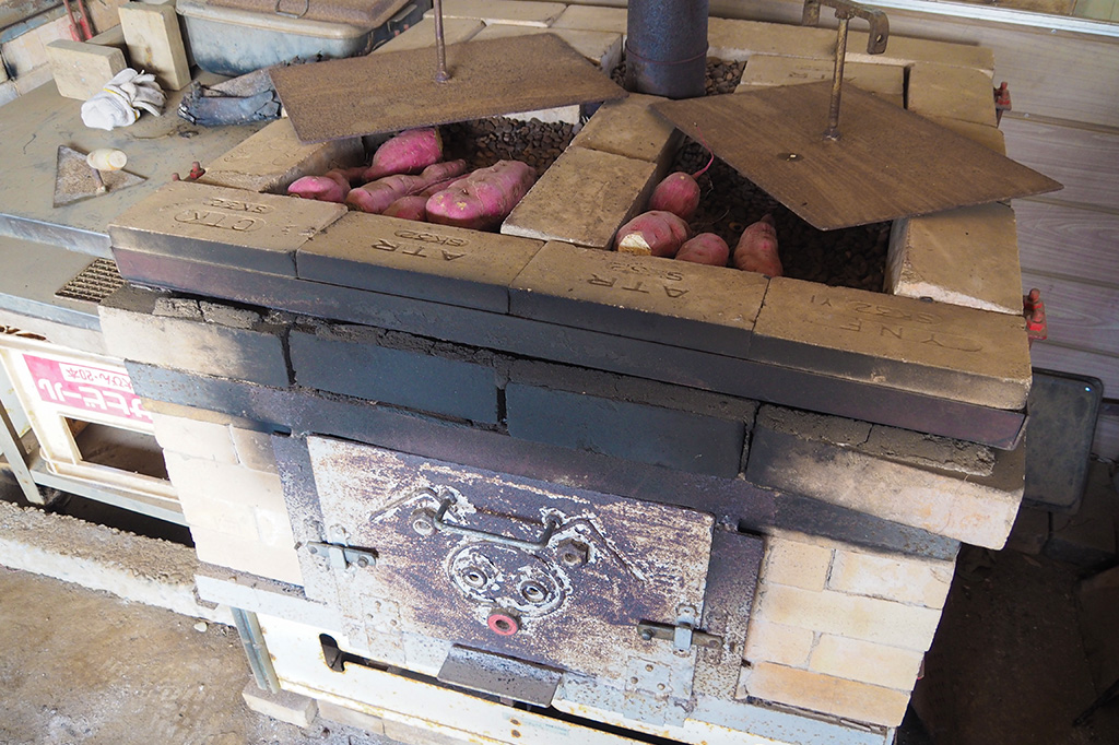 焼き芋専用スペースのある窯/小山農園（千葉県/成田市）