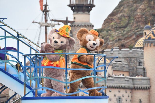 ダッフィーとシェリーメイ│「ディズニー・ハロウィーン・グリーティング」/東京ディズニーシー(千葉県/浦安市)