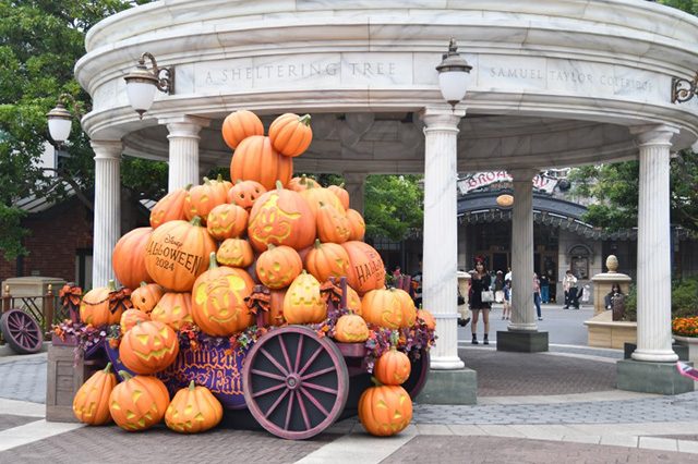 「ハロウィーンフェア・イン・ニューヨーク」の大きな荷車/東京ディズニーシー(千葉県/浦安市)