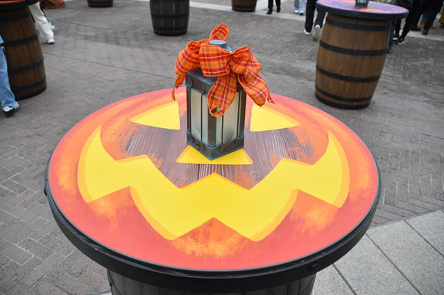 ウォーターフロントパークのハロウィーンデザインのテーブル/東京ディズニーシー(千葉県/浦安市)