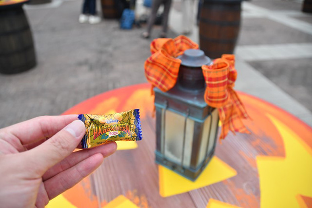 「トリック・オア・トリート!」とキャストに声をかけるともらえるキャンディー/東京ディズニーシー(千葉県/浦安市)