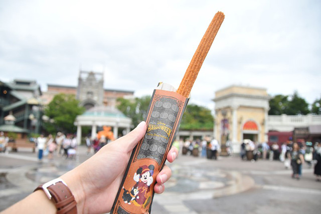 メイプルパンプキン味のチュロス/東京ディズニーシー(千葉県/浦安市)