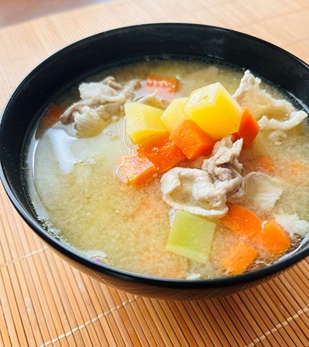 お野菜たっぷりカレー味噌汁