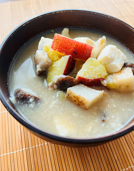 さつまいもとレンコンのほっこりおから味噌汁