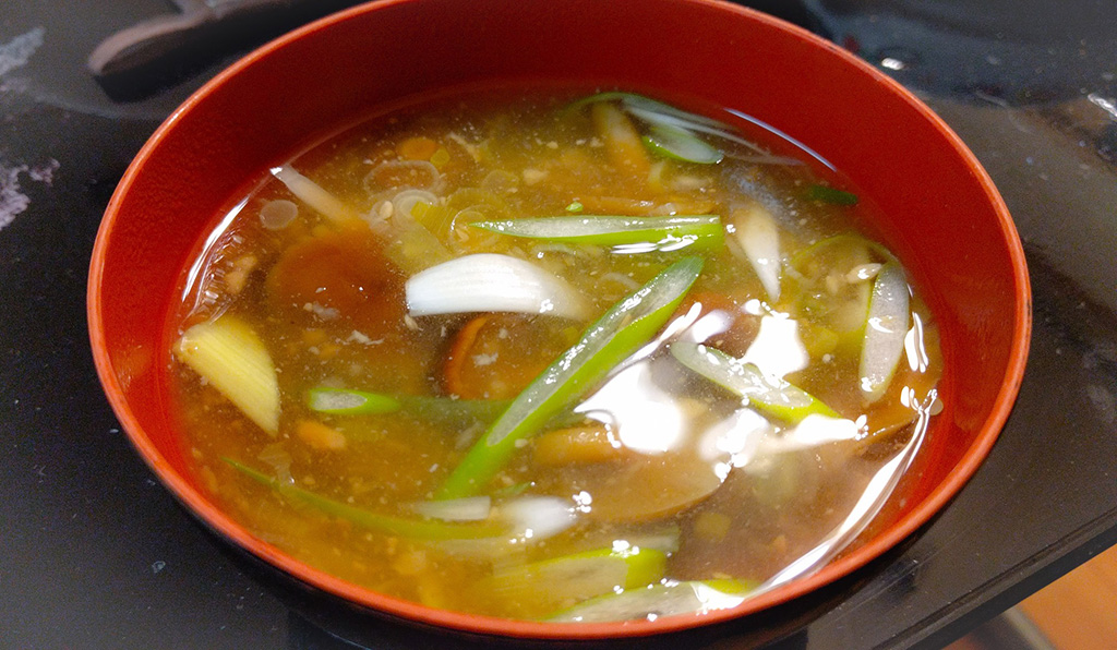 なめこ×長ネギの味噌汁(イメージ)